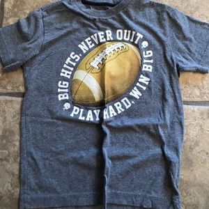 Boys Old navy tee shirt size 6/7.